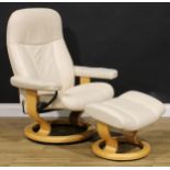 An Ekornes Stressless chair, 100cm high, 78cm wide, the seat 53cm wide and 43cm deep; conforming