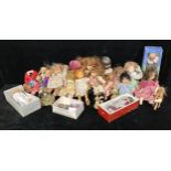 Toys & Juvenalia - a collection of dolls including artist dolls, various manufacturers and artists