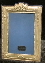 An Elizabeth II silver easel photograph frame, 19.5cm high, London 1994