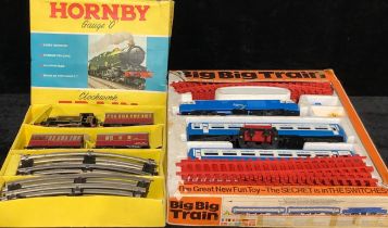 Toys & Juvenalia - a Hornby O Gauge tinplate and clockwork No.41 tank passenger train set, boxed;