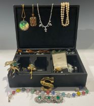 Costume and other jewellery, including brooches, rings, necklaces, brooches, etc, in jewellery box