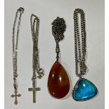 An agate pendant, on silver chain; other silver necklaces (4)
