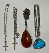 An agate pendant, on silver chain; other silver necklaces (4)