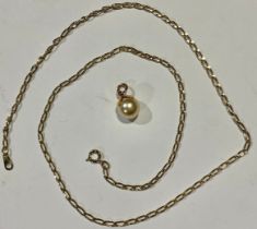 An 18ct gold necklace [4.4g], with cultured pearl drop pendant