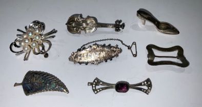 A silver brooch, as a violin, marked 925; other silver brooches, etc; a silver buckle (7)