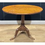 A George III oak tripod occasional table, 68cm high, the top 88.5cm diameter