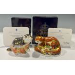 A Royal Crown Derby paperweight, Riverbank Beaver, limited edition, 1,075/5,000, 21st anniversary