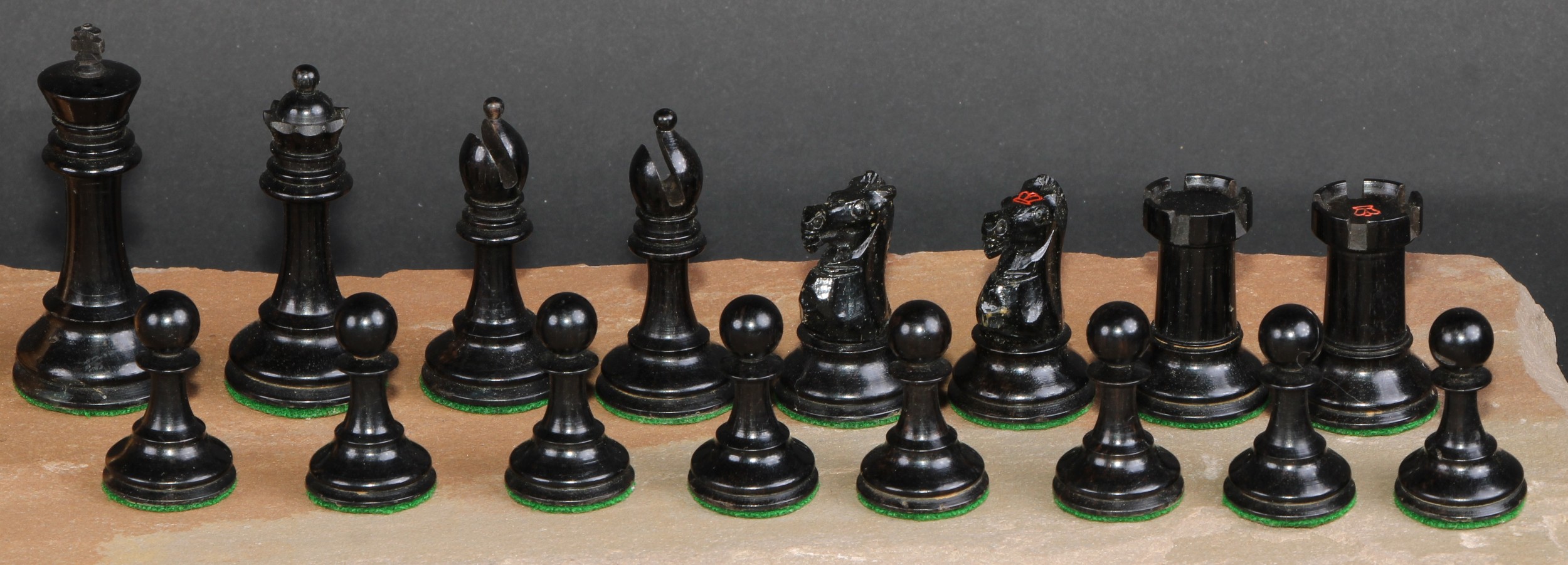 A boxwood and ebonised Staunton chess set, marked for King’s side, the Kings 7cm high, mahogany box - Image 4 of 4