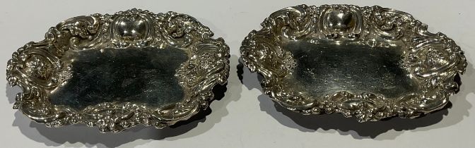 A pair of Edwardian silver trinket dishes, Chester 1901