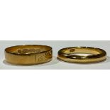 An 18ct gold wedding band, ring size M/N, 4.1g; an 18ct gold wedding ring, size P, 2.2g (2)