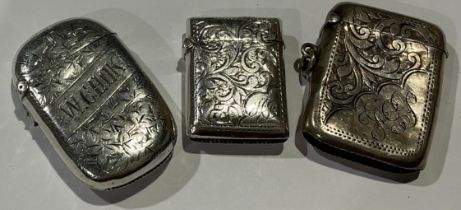 A silver vesta case, Birmingham 1905; others, Birmingham 1899; Birmingham 1895; 50.5g (3)