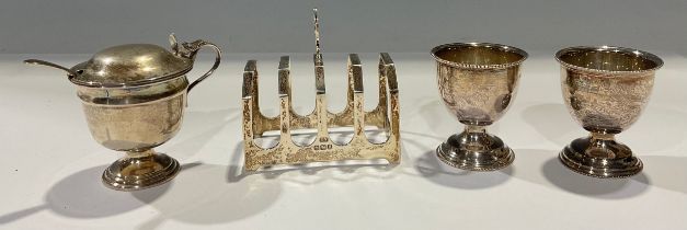 A George VI silver five bar toast rack, 7.5cm wide, Sheffield 1950, 50g; a near pair of Elizabeth II