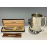 A Sheaffer Textron fountain pen, boxed with instructions; a pewter tankard (2)