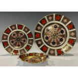 A Royal Crown Derby 1128 Imari pattern dessert plate; a Royal Crown Derby 1128 Imari pattern side