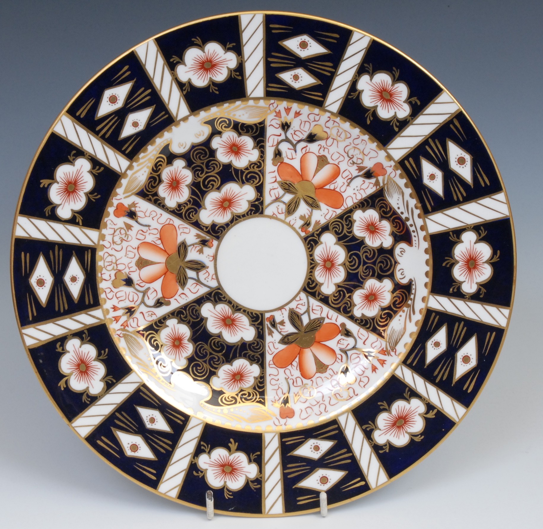 A Royal Crown Derby 3696 Imari pattern shaped octagonal dish, 24cm wide, c.1892; other Royal Crown - Image 13 of 14