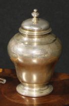 An Edwardian silver inverted pear shaped tea caddy, of 18th century design, knop finial, skirted