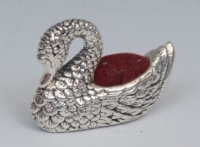 A Silver pin cushion, as a swan, 4cm long, marked 925