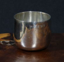 A GIII silver tumbler cup, quite plain, London, 1790, approximately 65g