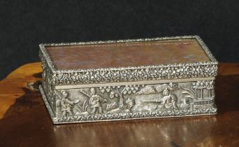 A Chinese China Trade period silver and agate rectangular table snuff box, hinged cover, the side