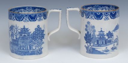 A pair of early 19th century pearlware porter mugs, transfer printed with Chinese pagoda landscapes,