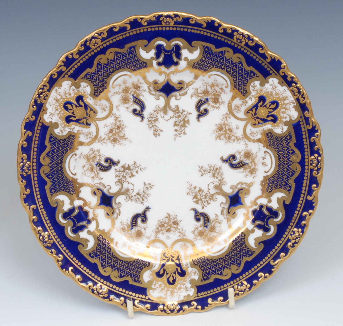 A Royal Crown Derby 3696 Imari pattern shaped octagonal dish, 24cm wide, c.1892; other Royal Crown - Image 5 of 14