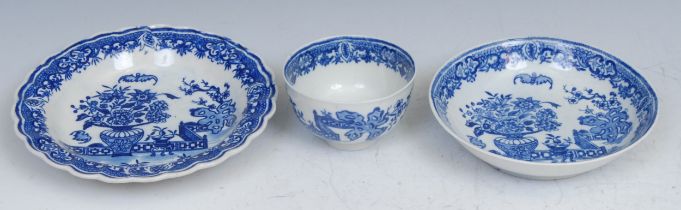 A Worcester Bat pattern tea bowl and saucer, decorated in underglaze blue with a chinoiserie garden,