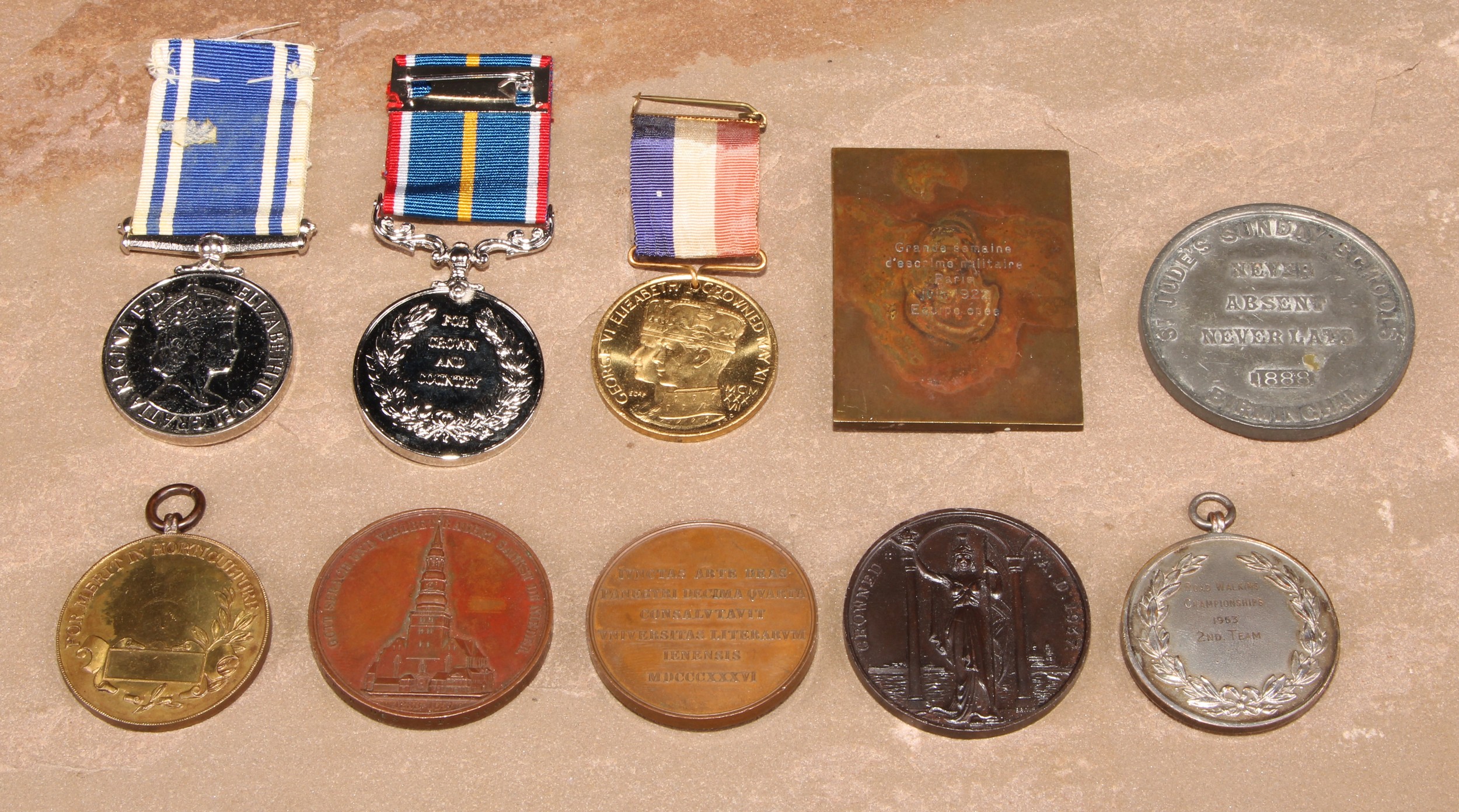 Medals and Medallions - an early 20th century bronze plaquette, Union Des Societies D'Education - Image 2 of 2