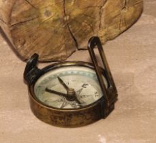 An early 20th century brass compass, silvered dial, 6cm diam