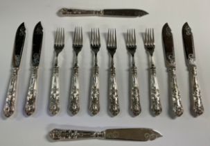 A set of six pairs of George V silver hafted fish knives and forks, Sheffield 1926 (12)