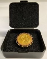 A gold sovereign, 1914, in a mount