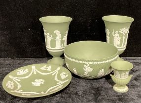 A Wedgwood bowl, plate, a pair of everted rim vases and a small vase (5)