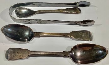 A pair of Georgian sugar bows; a pair of George IV silver teaspoons, Exeter 1824; a silver