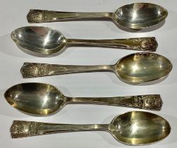 A set of five silver teaspoons, London 1935, 44g