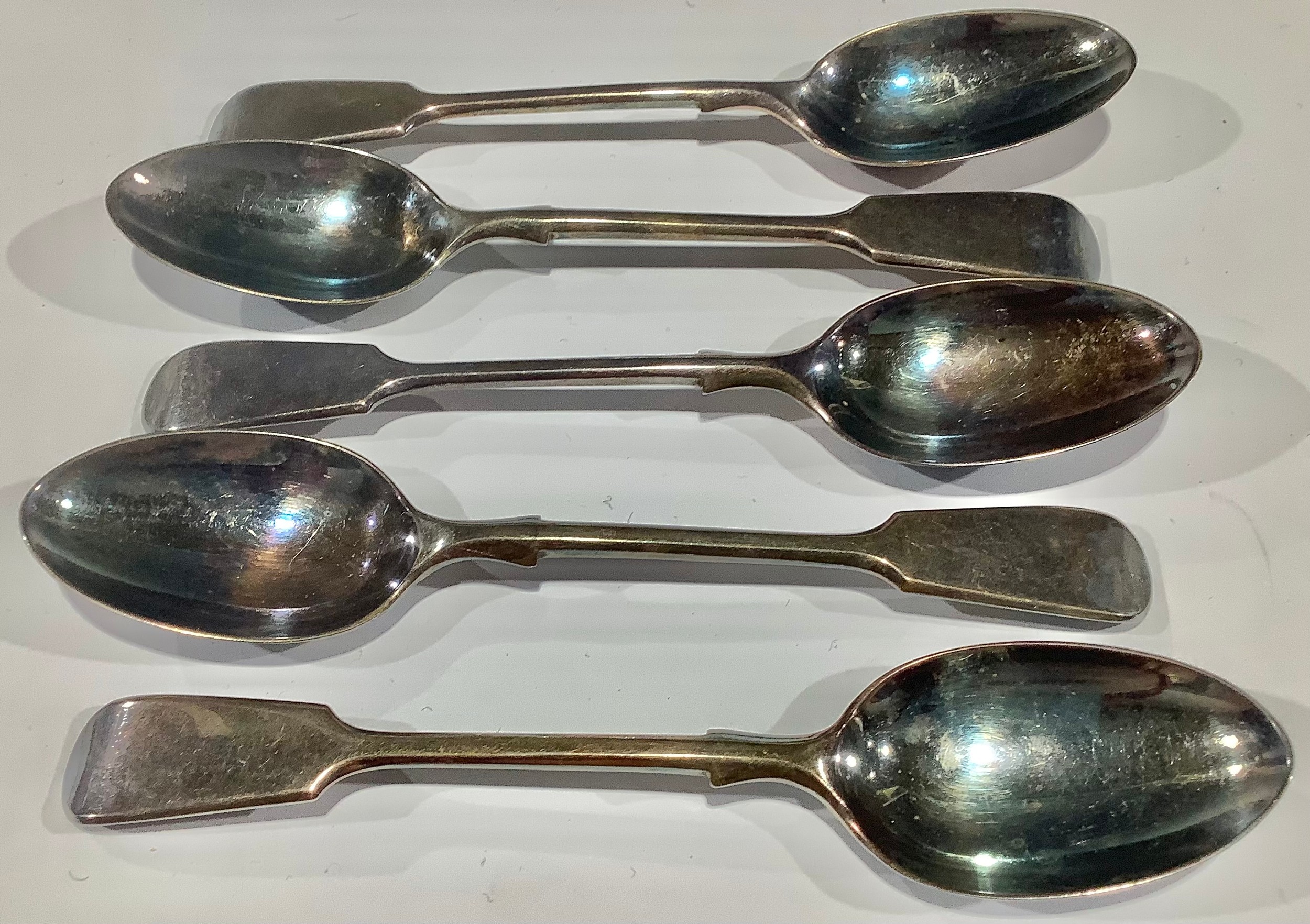 A set of five silver teaspoons, Sheffield 1909, 103g