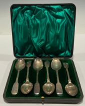 A set of six Victorian fiddle pattern tea spoons, London, 1850, 86.5g