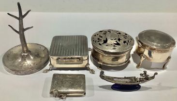 A silver trinket box, hinged cover, four leafed shaped feet, Birmingham 1910; others similar; a