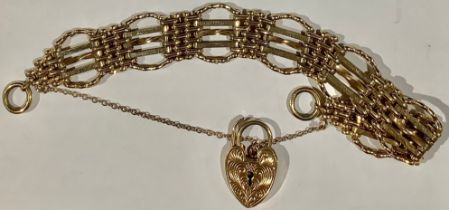A 9ct gold gate link bracelet, love heart clasp, safety chain, the clasp engraved with scrolls, 22.