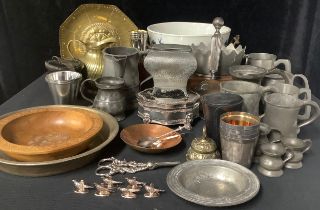 Boxes and Objects - George IV and later pewter mugs; a pewter caddy; grape shears; a set of four