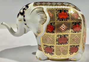 A Royal Crown Derby paperweight, Elephant, gold stopper