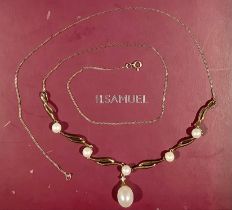 A 9ct gold and pearl necklace