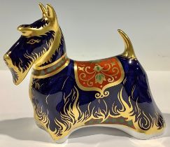 A Royal Crown Derby paperweight, Scottish Terrier, gold stopper