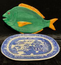 A large Majolica fish platter; a blue and white dish (2)