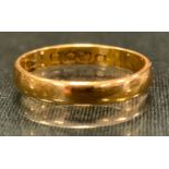 A 22ct gold wedding band, size N, 2.9g