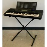 Yamaha PSR - 520 61 key digital keyboard with stand