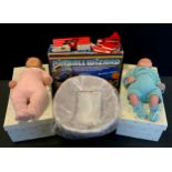 Toys and Juvenilia - Grandstand Pinball wizard game, two Ashton Drake Gallery dolls with cot,