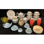 Ceramics - a Japanese twenty-one piece tea service, with Geisha lithopanes to base; and Art Deco tea