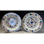 A pair of large Chinese circular plates, painted in the Imari palette and picked out in gilt, 31.5cm