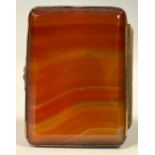 A Victorian banded agate gilt metal snuff box, 5.4cm x 4.2cm