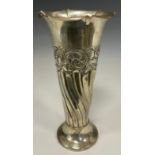 An Edwardian spirally fluted trumpet shaped flower vase, 24cm high, Birmingham, 1903, 400g