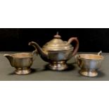 A George V silver three piece tea set, Birmingham 1935, with jubilee mark, 12.78 ozt gross